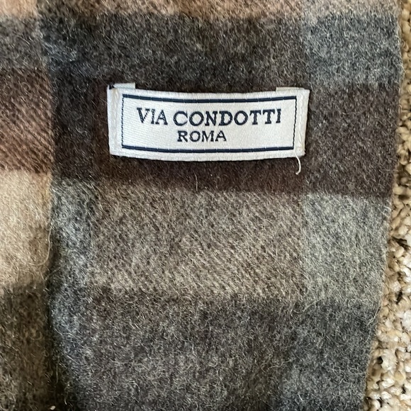 Via Condotti Roma Scarf - Picture 2 of 2
